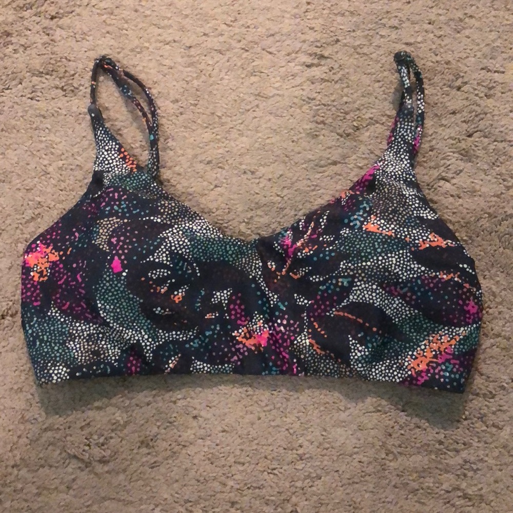 New O’Neil swim top! Cool pattern and size Large!